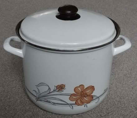 Photo of free Large enamelled saucepan (Hoylake CH47) #1