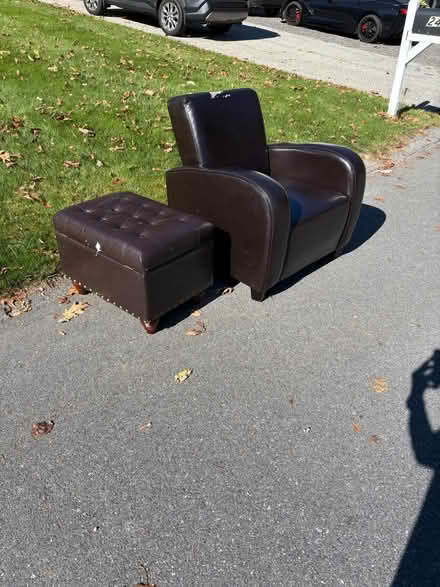 Photo of free Chairs and ottoman (24 Sherwood dr Haverhill MA) #2