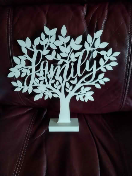 Photo of free Wooden family tree ornament (Hereford HR4) #1