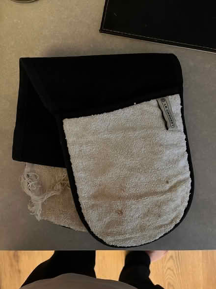 Photo of free Le creuset oven mitt (Leith EH6) #1