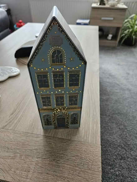 Photo of free Storage Xmas Tin with Lights (Eastham CH62) #2