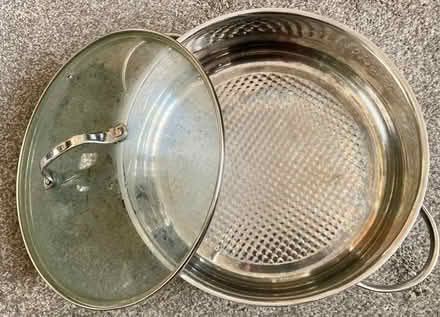 Photo of free deep metal frying pan (Kirkley NR33) #1