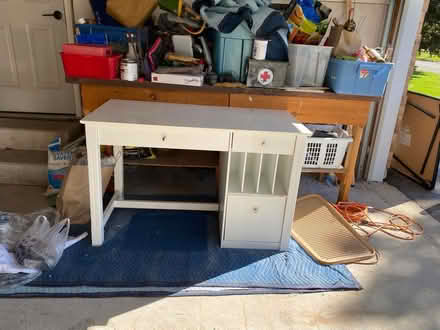 Photo of free Little white desk (Mount Albert, ontario) #1