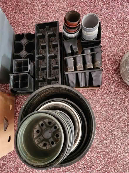 Photo of free pots & trays (East Dubuque) #4