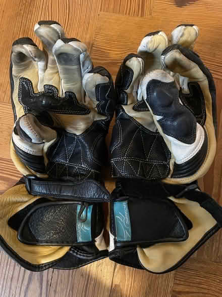 Photo of free Ladies motorbike gloves (Belmont SM5) #2