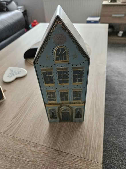 Photo of free Storage Xmas Tin with Lights (Eastham CH62) #1
