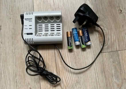 Photo of free Hähnel Battery Charger - Hähnel Power Station Ventra (Swindon SN25) #3