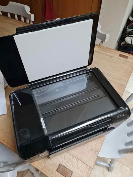 Photo of free HP photosmart scanner /printer (Banstead, SM7) #2
