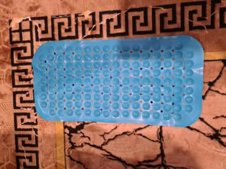 Photo of free Non slip bath mat (SE18 6YG S SE18) #2