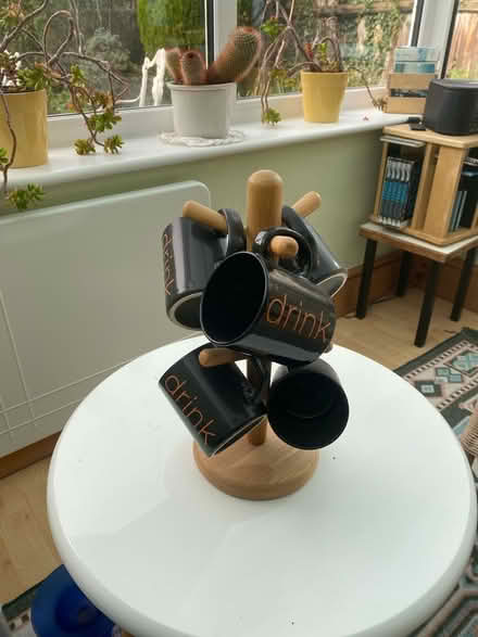 Photo of free mugs and mugs holder (Peta’s) #1