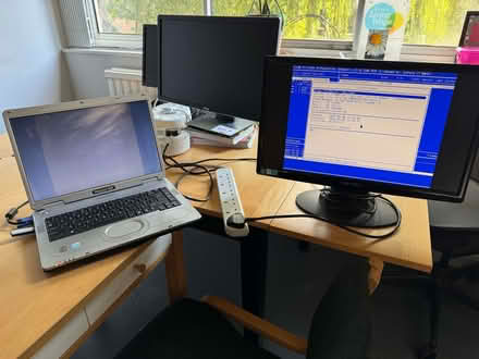 Photo of free Packard Bell Windows XP laptop - screen failed (Walton Manor OX2) #2