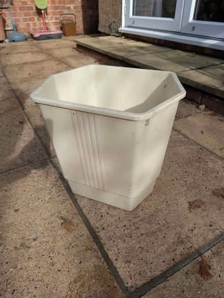 Photo of free Plastic bin, approx 45cm high (Kidlington OX5) #1