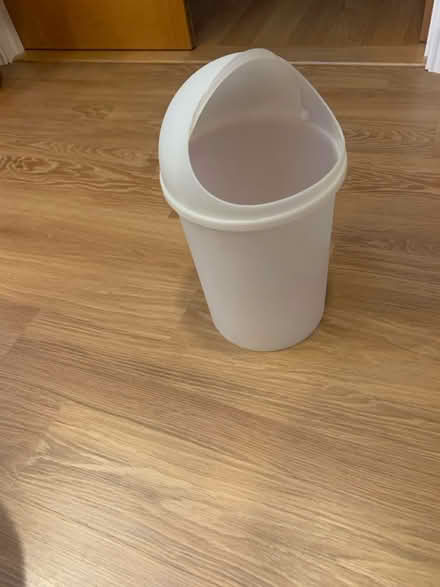Photo of free Plastic waste bin (Hoddesdon, EN11) #2