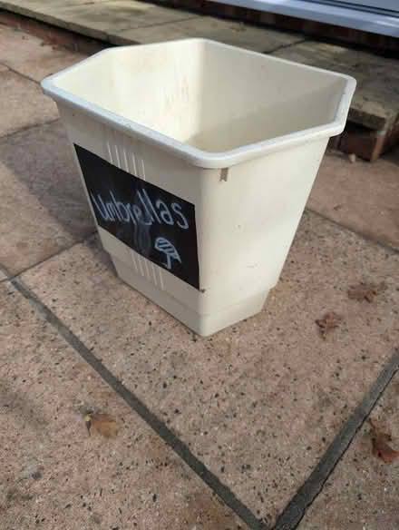 Photo of free Plastic bin, approx 45cm high (Kidlington OX5) #2