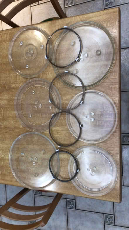 Photo of free Glass microwave plates & supports (New Malden, KT3) #1