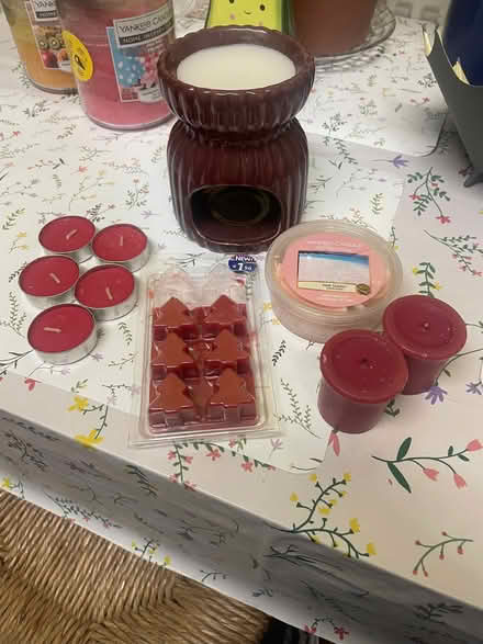 Photo of free Wax melt burner and melts (Southdown) #1