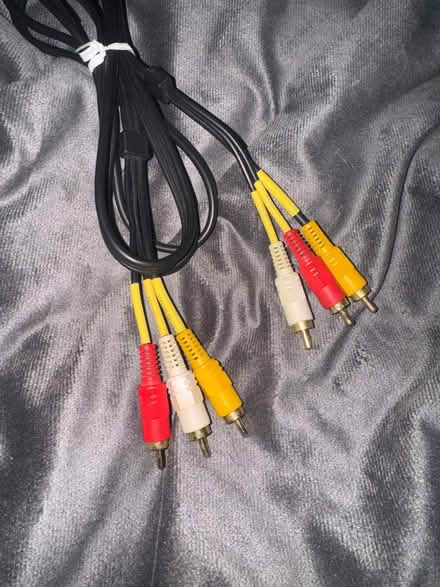 Photo of free Various electronic cables (Stuyvesant Heights) #2