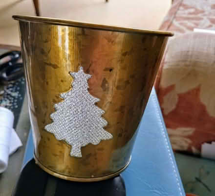 Photo of free Small Christmas theme cache-pot (Minster Lovell OX29) #1