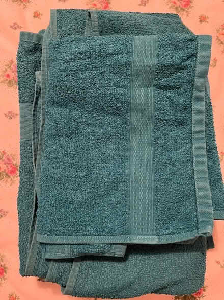 Photo of free 2 sheet towels, 1 hand towel (AB25) #1