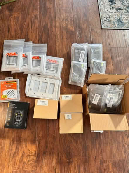 Photo of free Light/electrical outlet (Alexandria, VA) #1