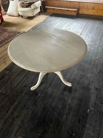Photo of free Pedestal table, collection Bramley (Gu50ay) #1