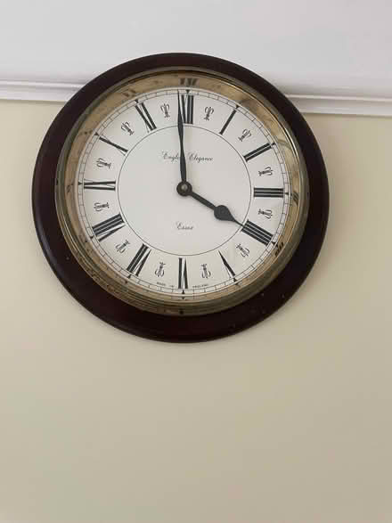 Photo of free Battery operated clock (Seaford BN25) #1