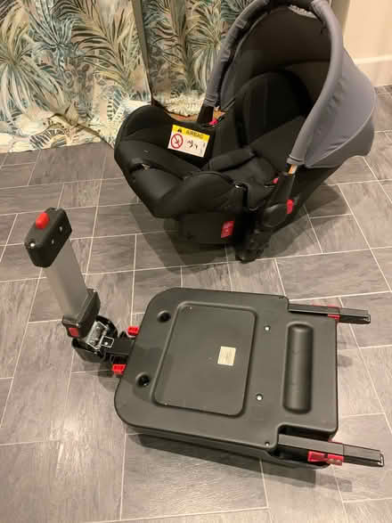 Photo of free Isofix Base And Newborn Car Seat (CT2) #1