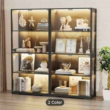 Photo of Glass shelved display case (Stevenage SG2) #2