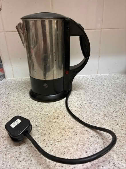 Photo of free Old functioning electric kettle (Toxteth L8) #1
