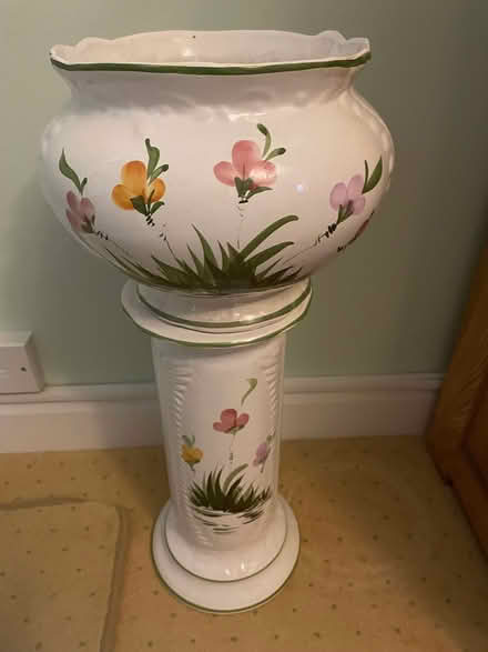 Photo of free Jardiniere, flower pot (Seaford BN25) #1