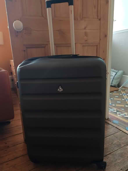 Photo of free Aerolite suitcase with one dodgy wheel (Upper Walthamstow E17) #1