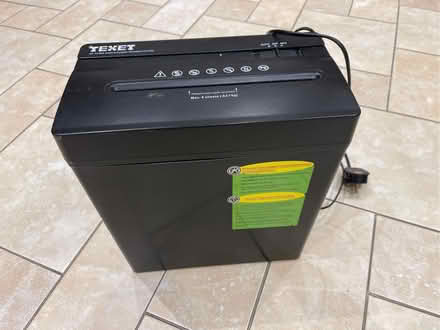 Photo of free Texet cross cut paper shredder - overheats quickly! (Sanderstead CR2) #1
