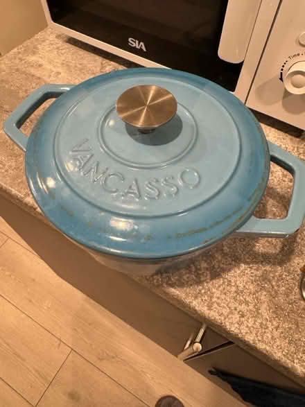 Photo of free Cast iron pot (Ealing Broadway W7) #4