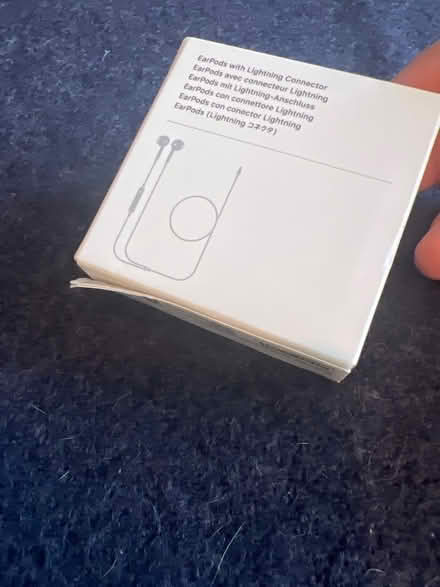 Photo of free EarPods with Lightning Connector (Southsea PO4) #4