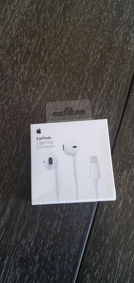 Photo of free iPhone ear buds (Springfield - Scenic Hills) #2