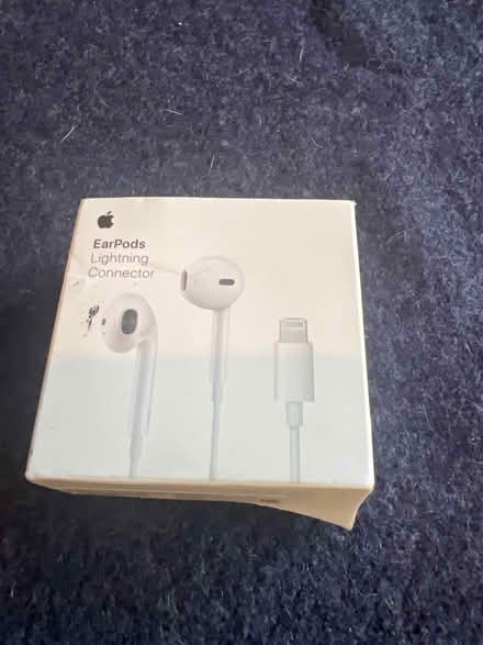 Photo of free EarPods with Lightning Connector (Southsea PO4) #2