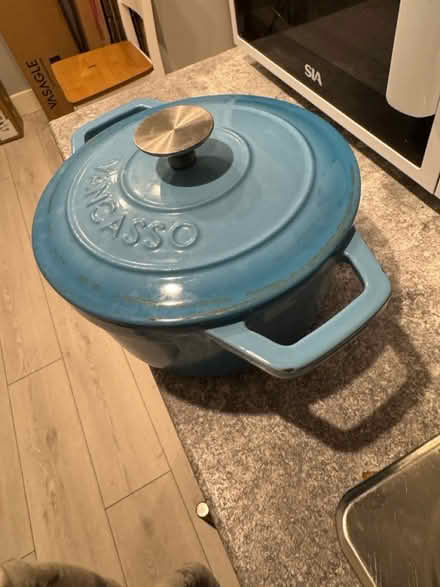 Photo of free Cast iron pot (Ealing Broadway W7) #3