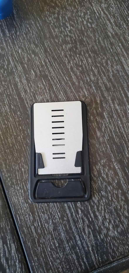 Photo of free Phone stand (Springfield - Scenic Hills) #2