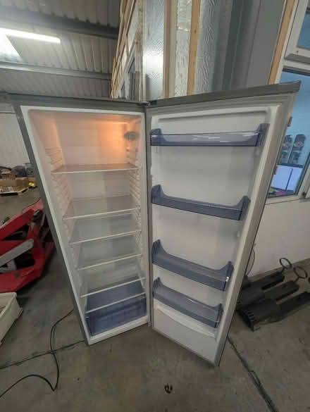 Photo of free LOGIK Fridge (HR7) #2