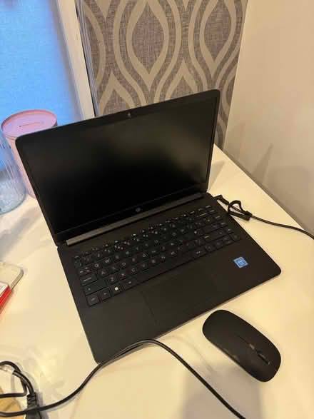 Photo of free Hp laptop, mouse and charger (Ealing Broadway W7) #1
