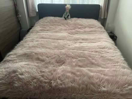 Photo of free pink faux fur bed throw size double (Moor Allerton LS17) #1