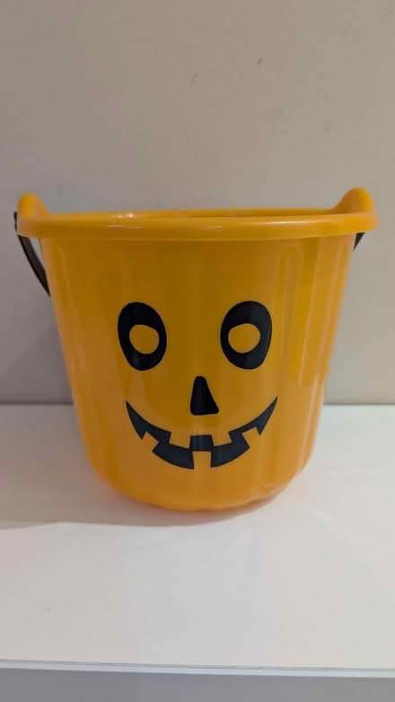 Photo of free Halloween bucket (W4) #1