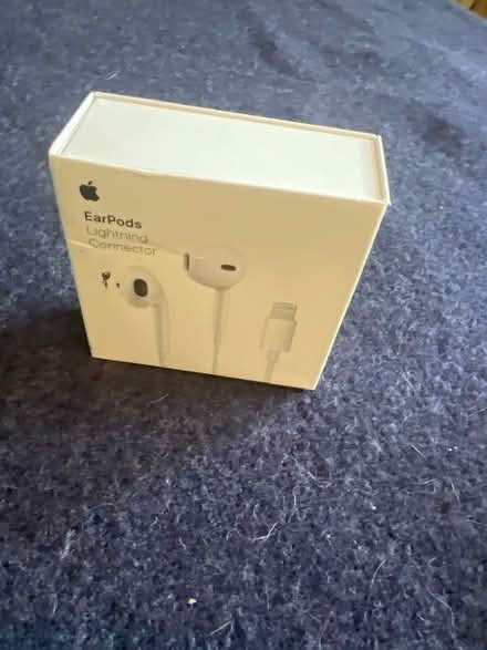 Photo of free EarPods with Lightning Connector (Southsea PO4) #1