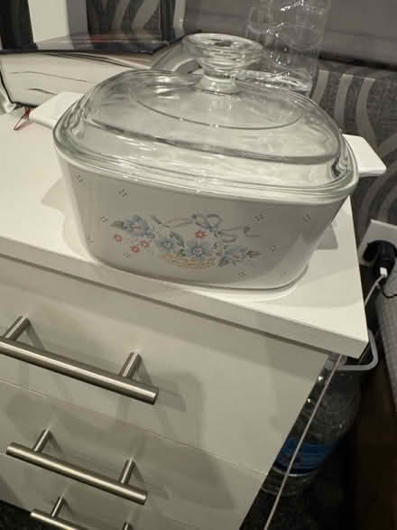 Photo of free Ceramic bowl and cover (Ealing Broadway W7) #1