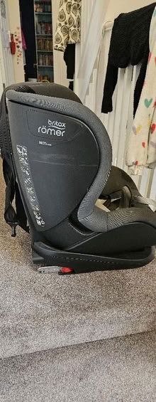 Photo of free Britax isofix car seat (Osidge N14) #3