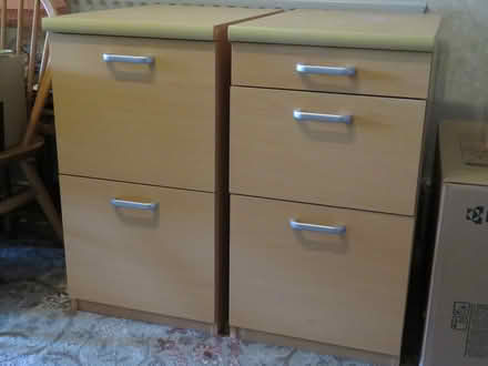 Photo of free desk and two filing cabinets (Addiscombe CR0) #3