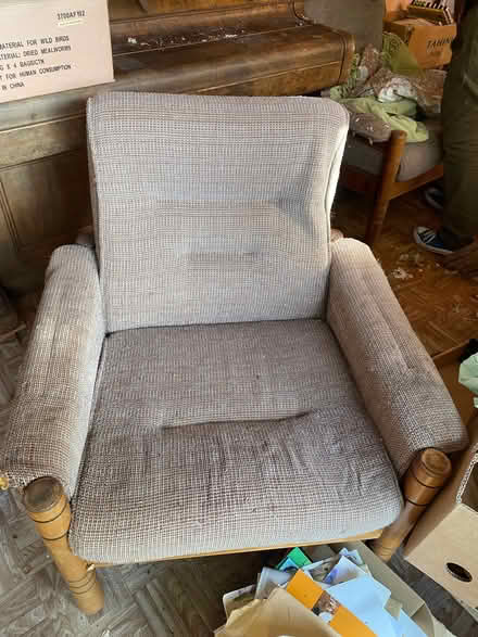 Photo of free Sofa and two armchairs (Stoke Prior HR6) #2