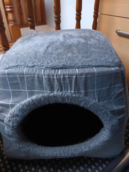 Photo of free 2 cat beds (Hollingworth via Hyde) #1