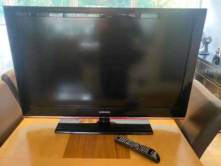 Photo of free Good condition Samsung 40” Flat screen TV (Lee SE3) #1