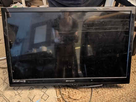 Photo of free 32 in Tv w wall mount (Indialantic on A1A by crowne) #4